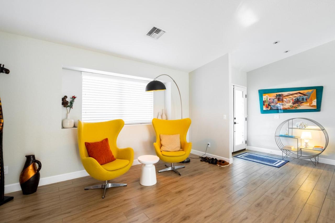 Beautiful Palm Springs Home Large Private Yard ภายนอก รูปภาพ