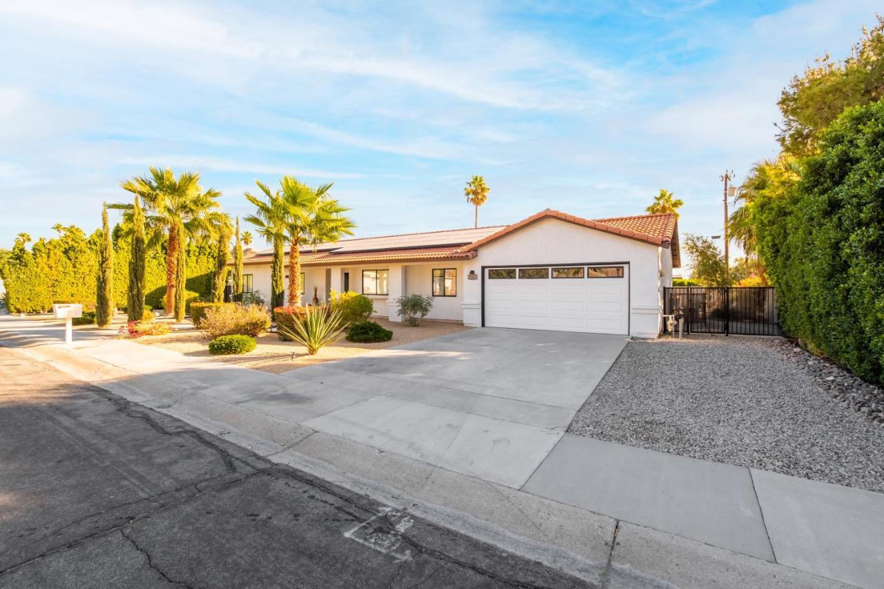 Beautiful Palm Springs Home Large Private Yard ภายนอก รูปภาพ